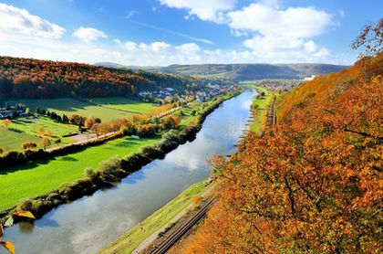 Herbstblick ins Wesertal zwischen Bad Karlshafen und Wrgassen