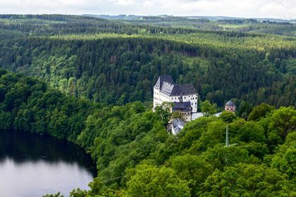 Schloss Burgk an der Talsperre Burgkhammer im Vogtland