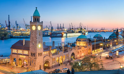 Landungsbrcken und Hafen in Hamburg